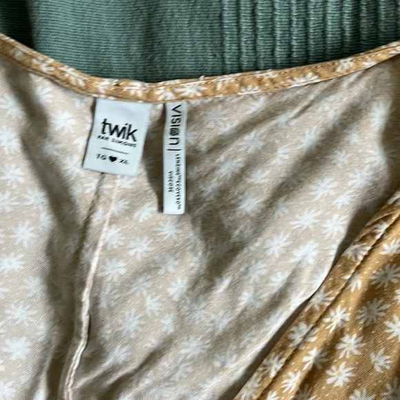 Dress - Picture 3 of 4